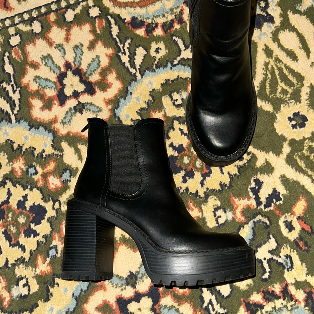 Black Madden Girl Kamora platform boots